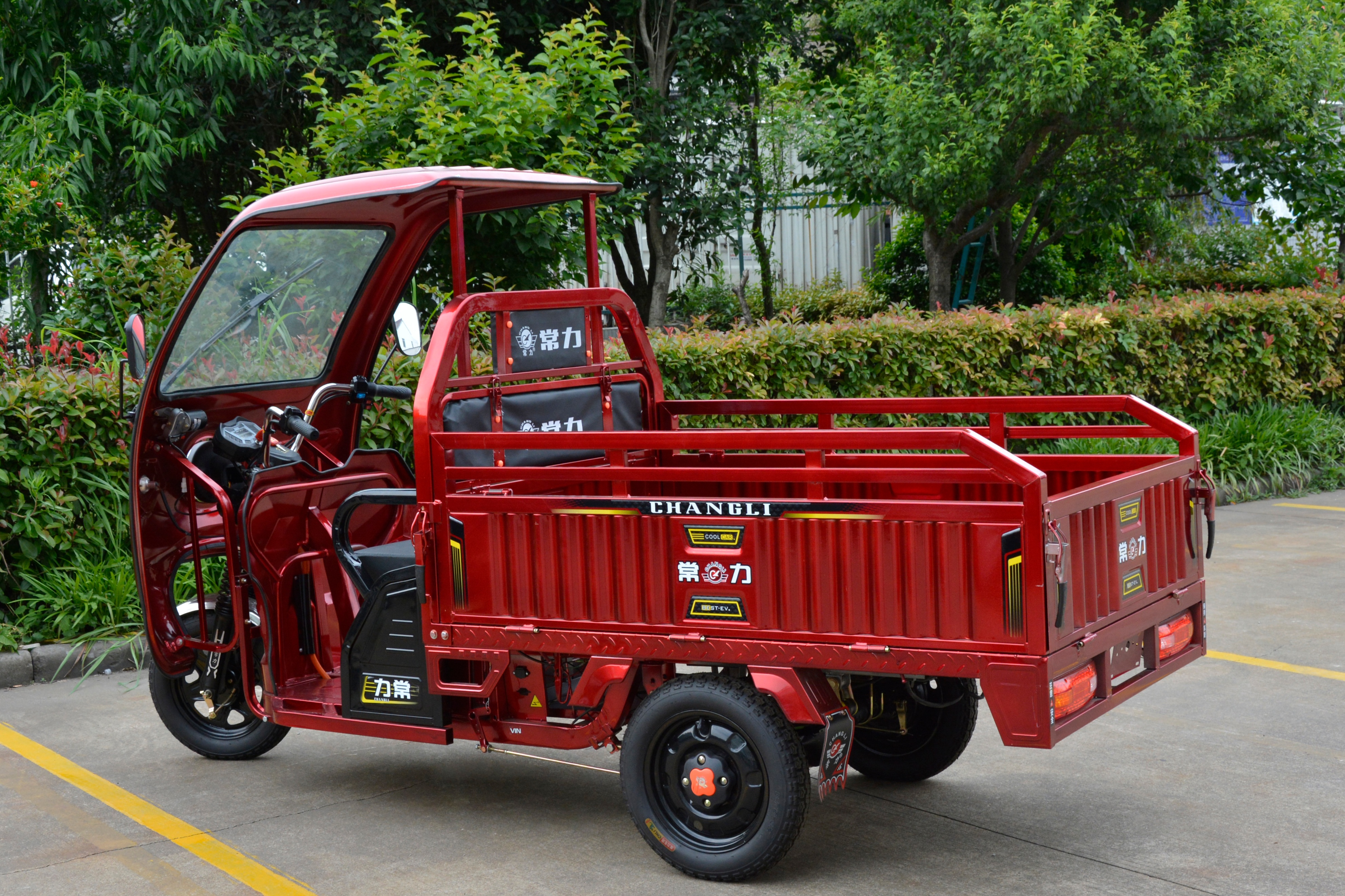 最大续航200公里,1500瓦电机,自带防溜坡功能的电动三轮车来了