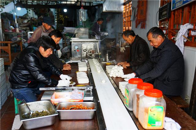 藏在宁波的小众古镇，美了1200年，年糕饺超好吃，上海人最喜欢来