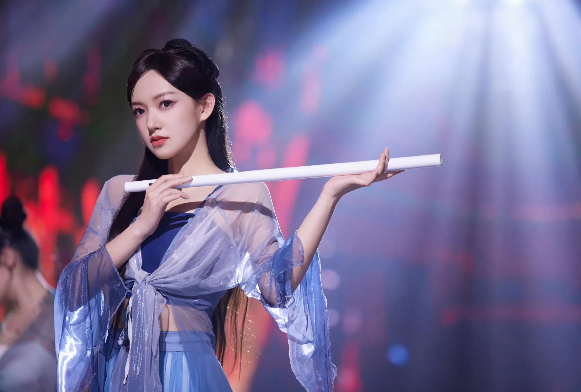 程潇了不起舞社，这一身服装仙气飘飘