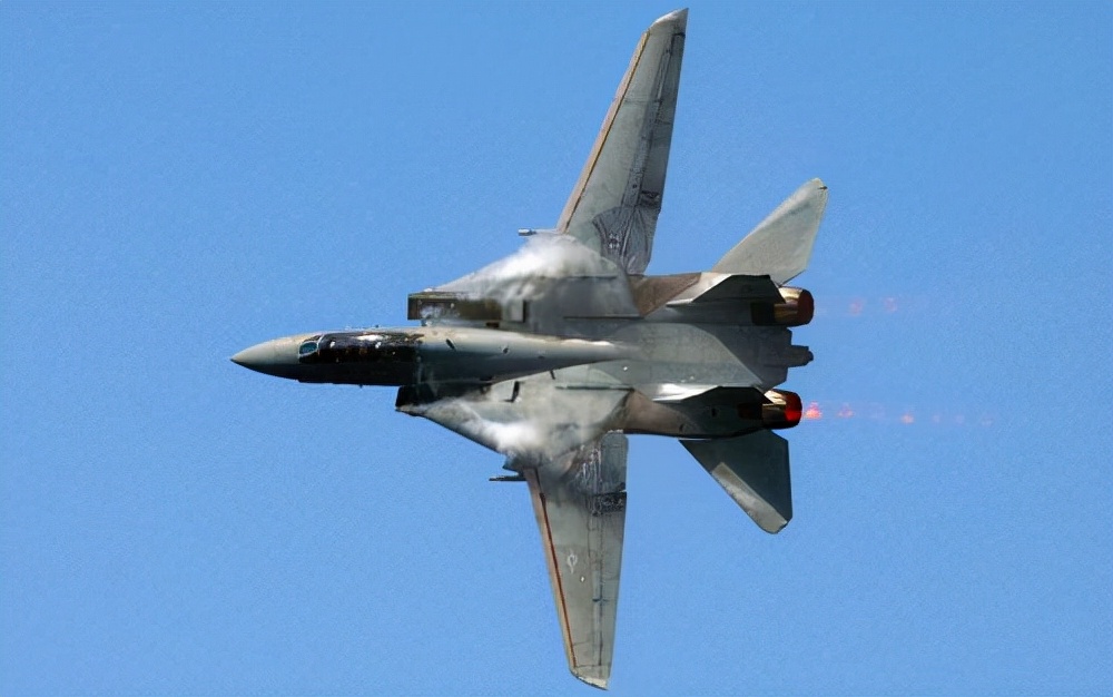 采用f110-ge-400涡轮风扇发动机,最大飞行速度2.38马赫.