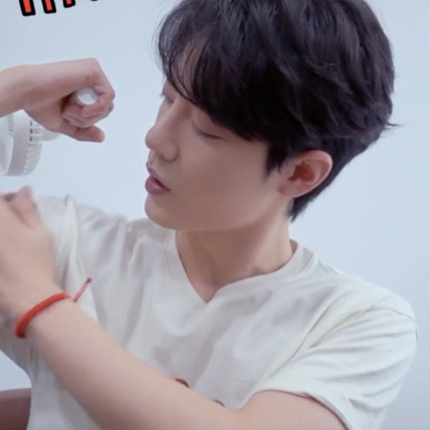 肖战胸肌上热搜了 那就一起看看吧看看他有多自律