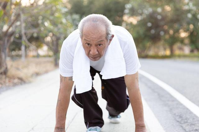 提醒：盲目锻炼或加速衰老！这4种锻炼方式，养生不成反而伤身