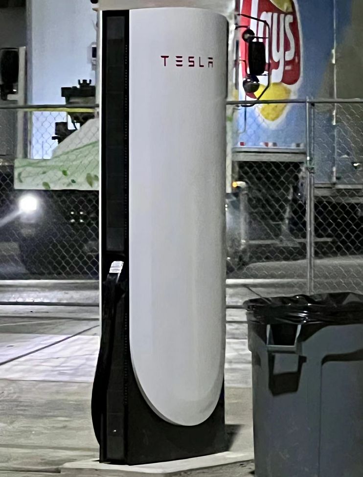 加速燃油车淘汰！特斯拉V4超充曝光：15分钟补能500km，或9月发布