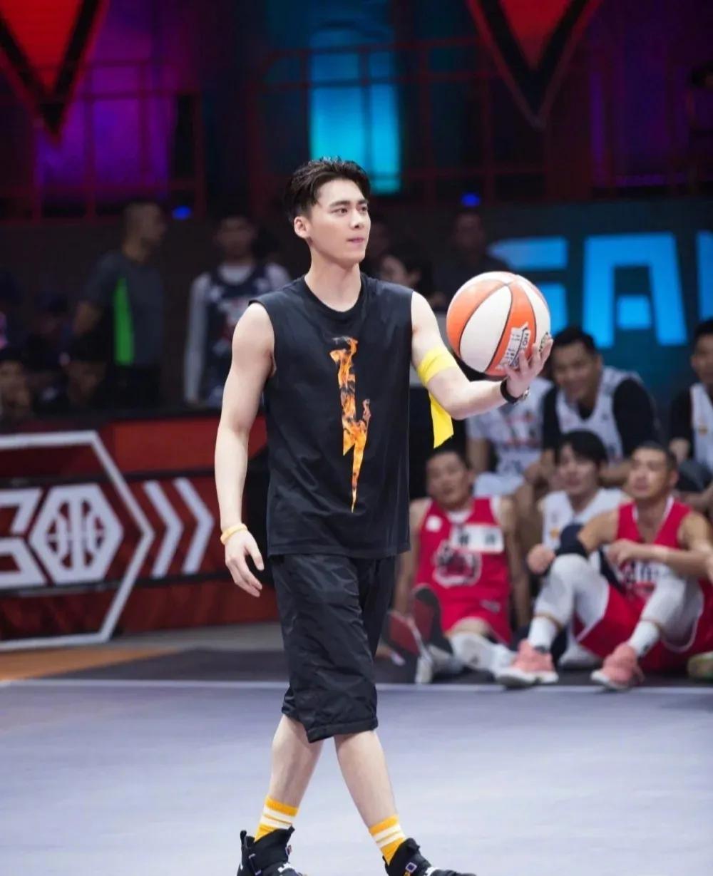 打篮球的男生真的很有魅力！8位男星，谁是你心中的“流川枫”?