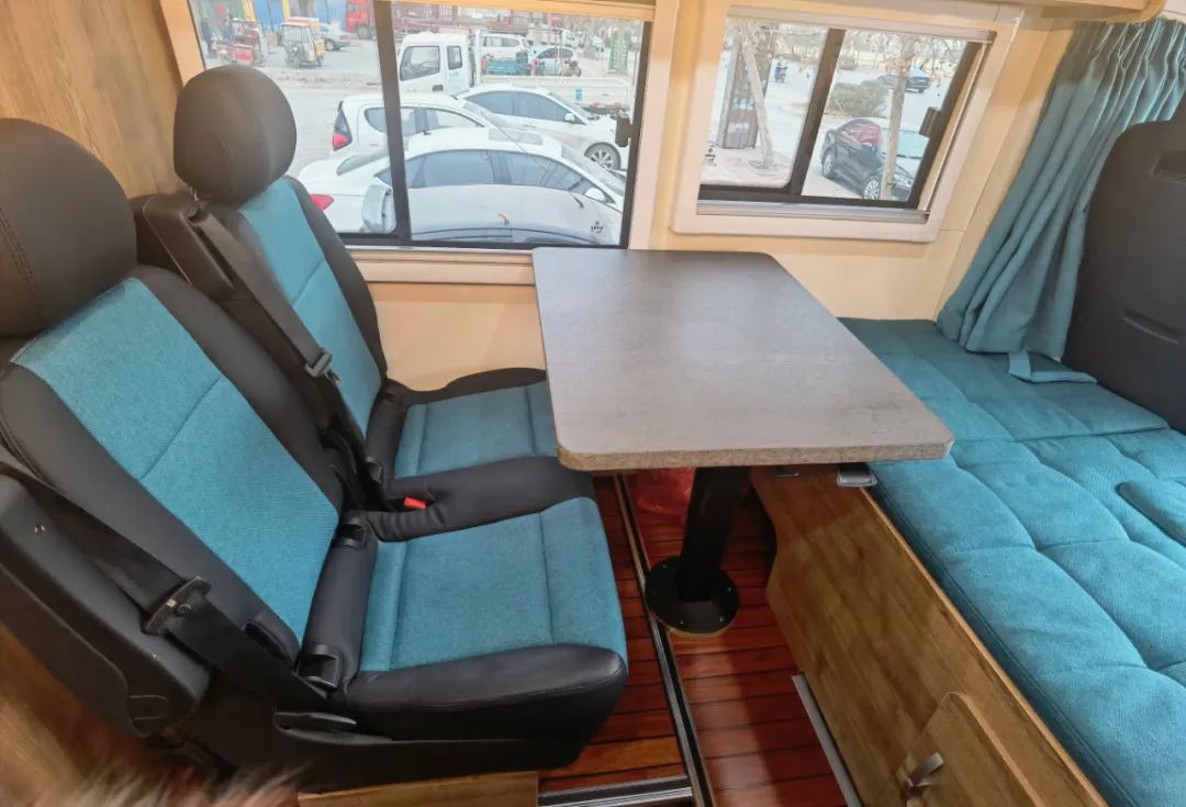 B型房车竟然能有那么大的空间，并且还配有四驱系统，24V双发电机