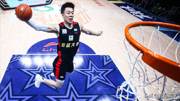 为什么nba扣篮那么好看(NBA两大奇观：中锋比后卫活好 扣篮王不如张镇麟，球迷喊话孙铭徽)