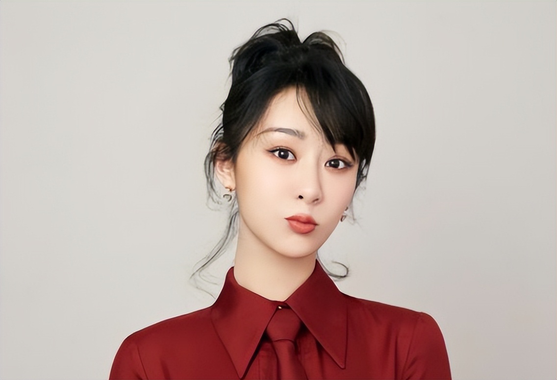 杨紫，给我的感觉就是开朗活泼通透和敏感，真的会越来越喜欢她了