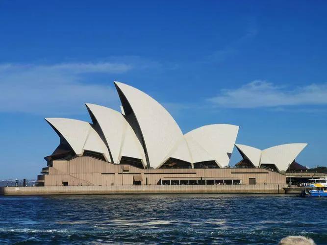 出国劳务五大热门国家，哪个最挣钱，劳务费又是多少？