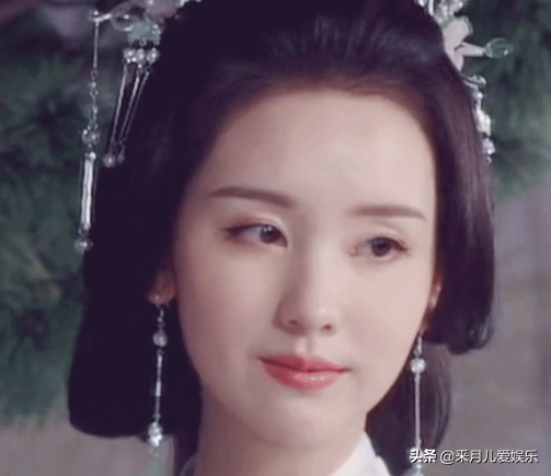 陈都灵现代装清纯甜美，古装却又清冷迷人，真是人间宝藏女孩