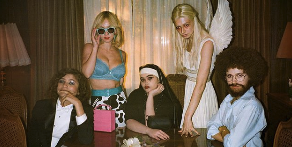 大学生美女青春图片（好莱坞美少女爆红）