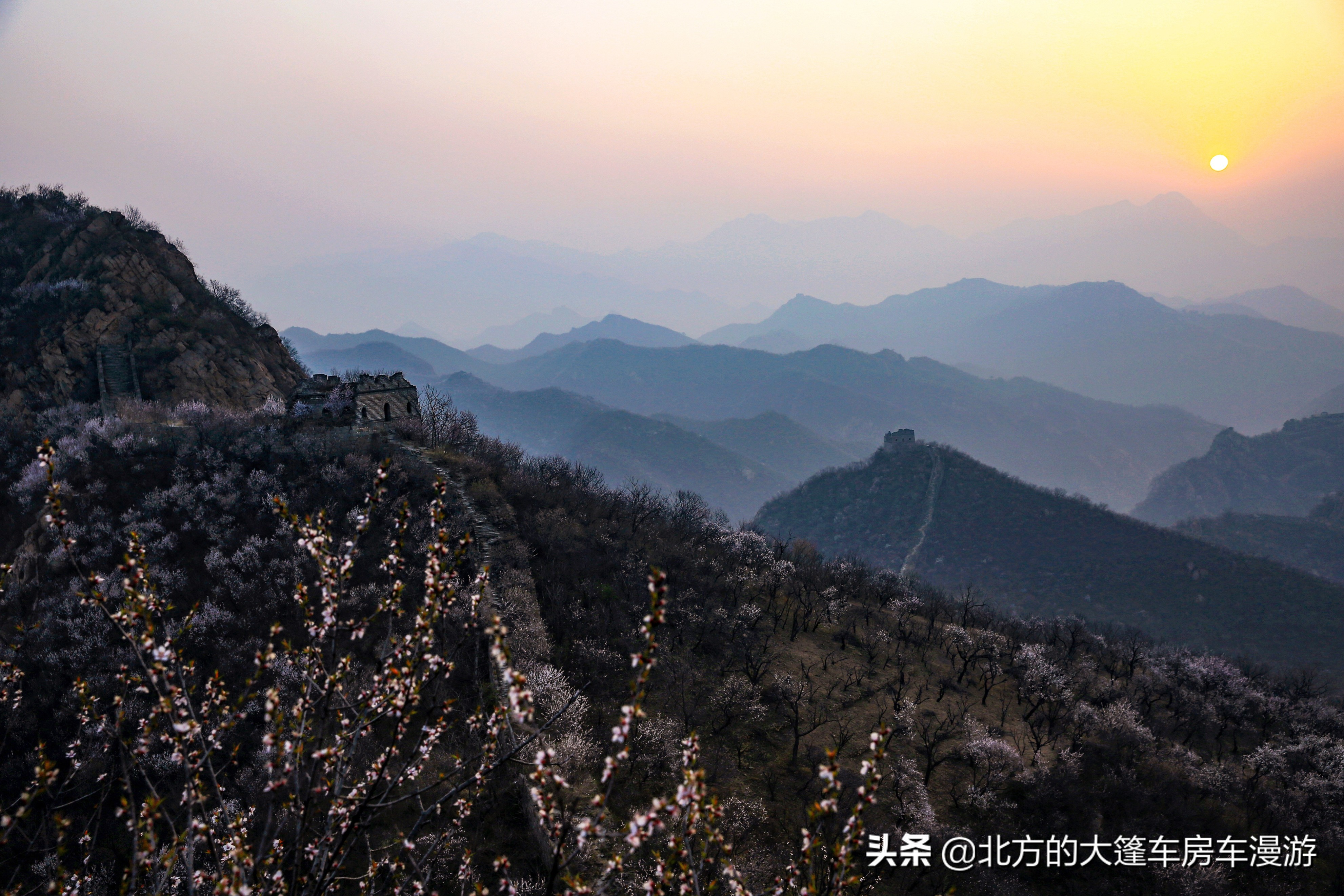 走过北京春天最美的盘山公路去那山桃花盛开的地方——龙泉峪长城