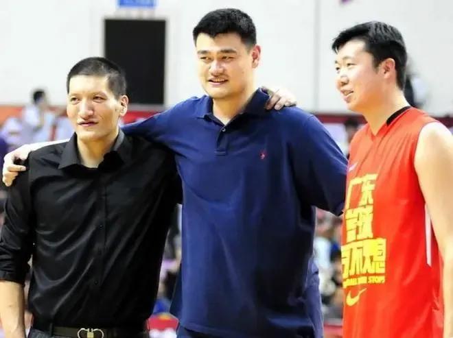 nba和cba哪个难进(中国球员进入NBA有多难？曾凡博相比余嘉豪和张镇麟更有希望)