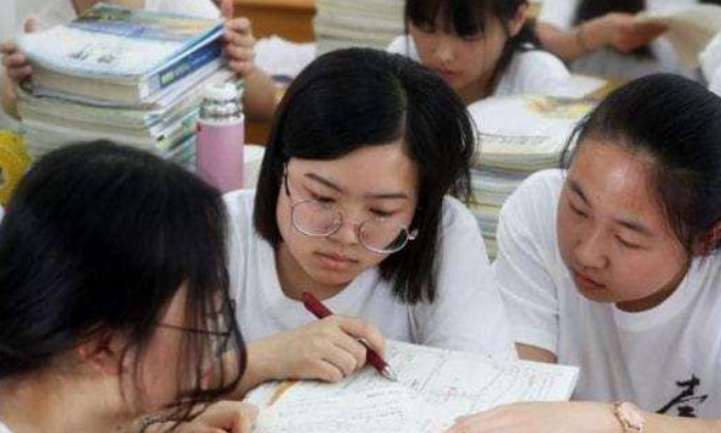 高中班主任直言：从教30余年发现，有后劲的学生往往是这3类