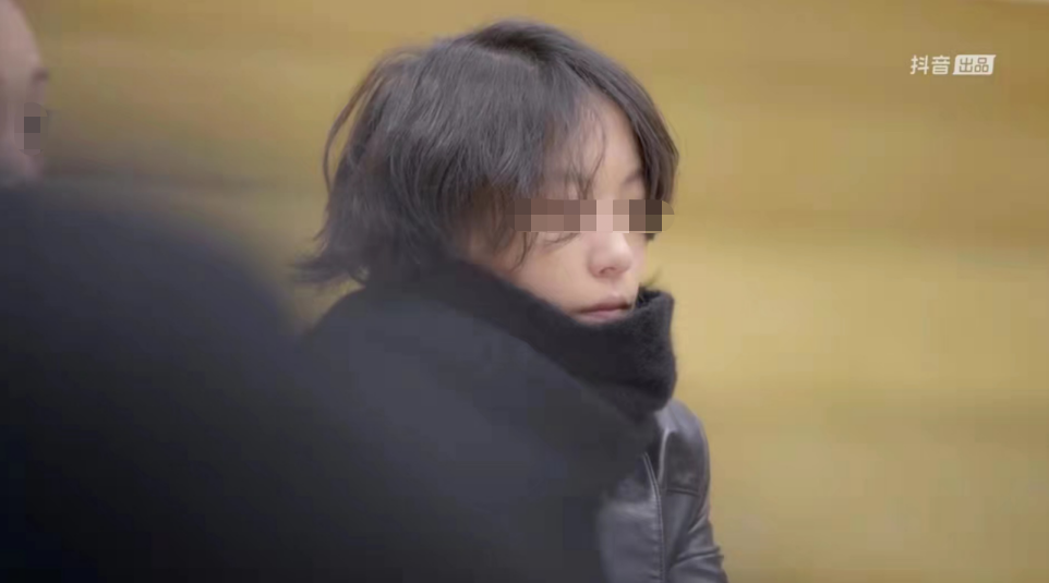 妈妈是亚洲流行天后，爸爸是摇滚教父，为何25岁还被称为“孩子”