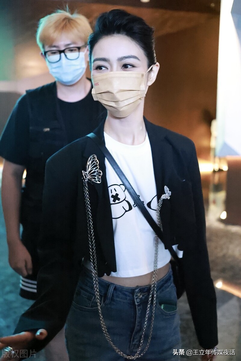 薛凯琪《乘风破浪》录制，明媚大眼清新可爱风