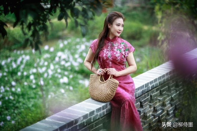 拍照很像路人甲？3個攝影技巧拍出氣質(zhì)大片，中年女性可借鑒