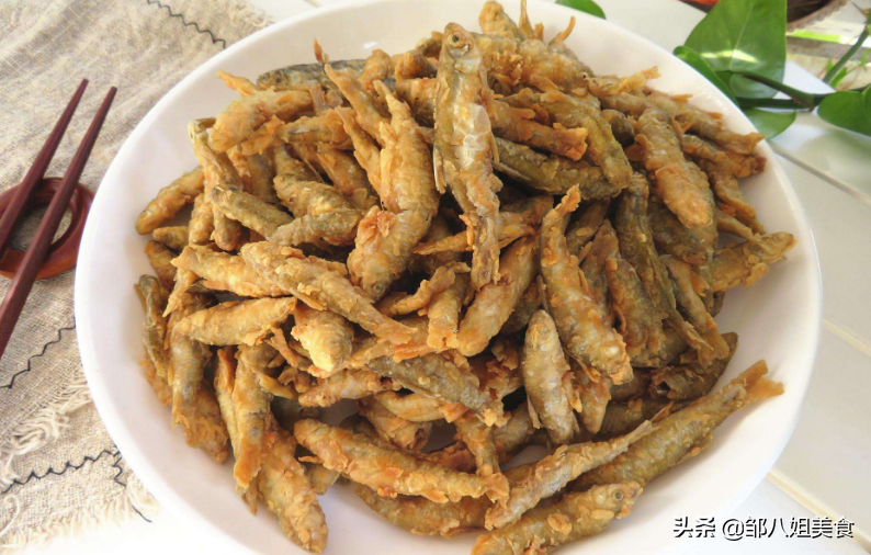 分享一种“万能脆皮糊”，炸啥都酥脆，不脱糊不回软，学会过年用