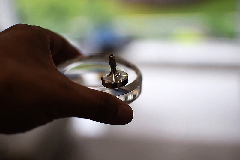 成人的玩具EDC 原色FEGVE定心手撵小陀螺+ 水晶陀螺盘