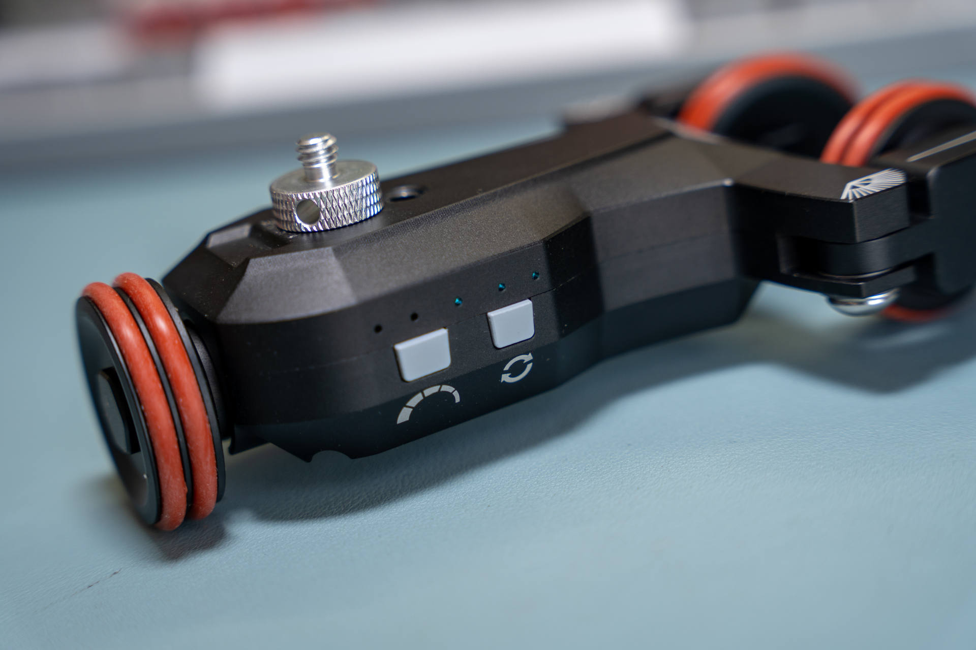 拍摄产品视频一定要用滑轨才稳？泰迅无线遥控智能摄影小车帮你忙