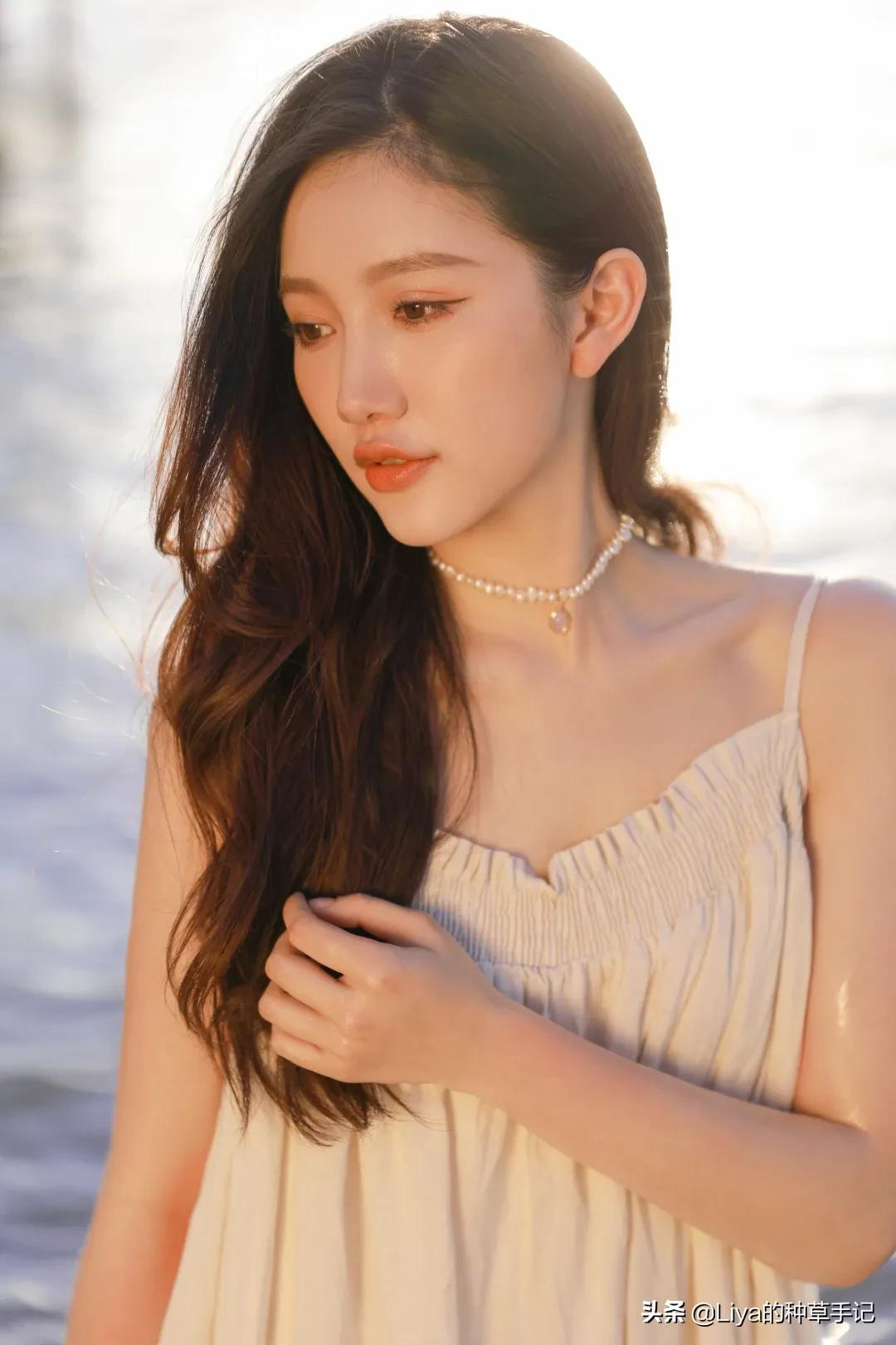 为什么女生每年年底总要烫一次头发?