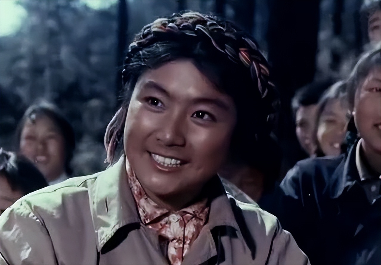 演员陈烨：巅峰时赴美留学，嫁美国丈夫生二子，如今她值得吗？