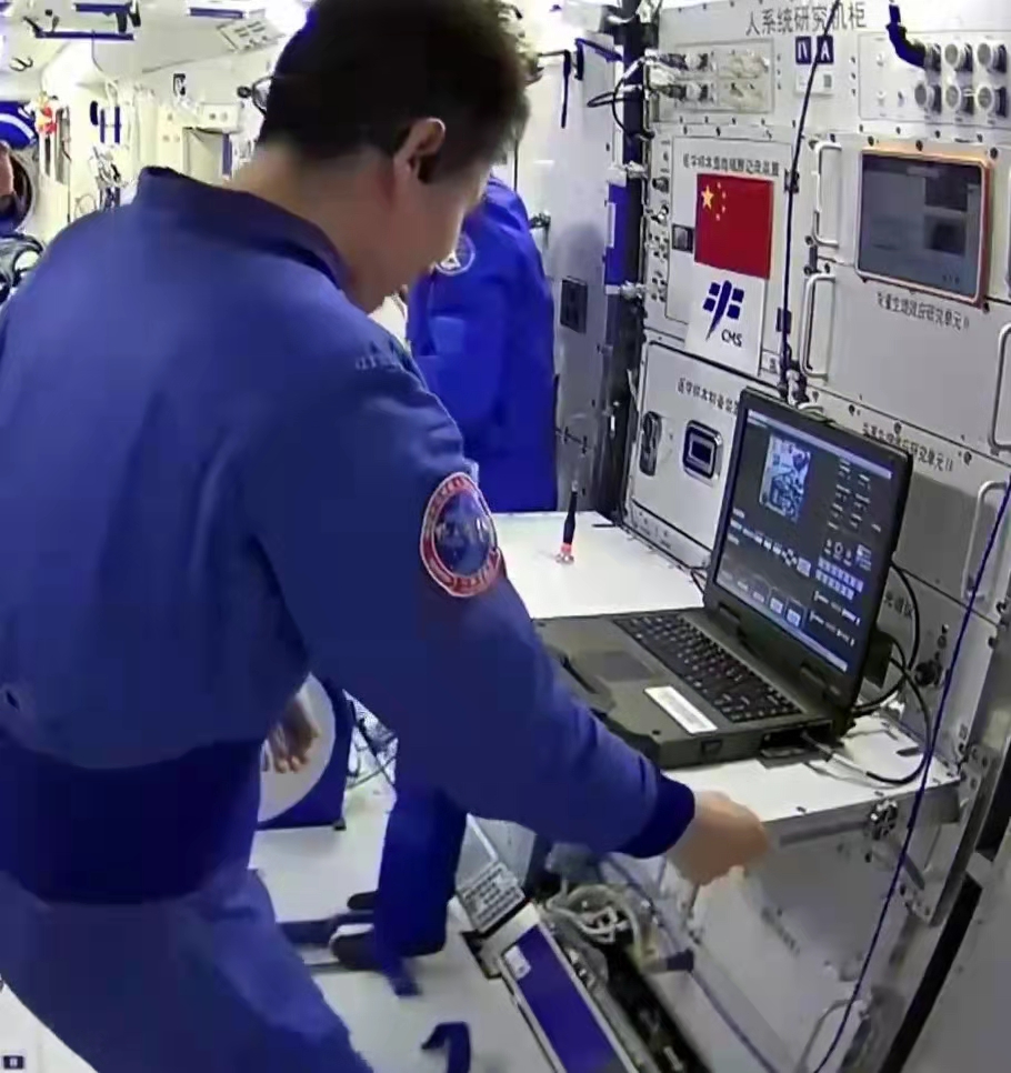 ���칬�ռ�վ֮����һ���ٶּ��ռ�վ���࣬���߶ԱȻ������