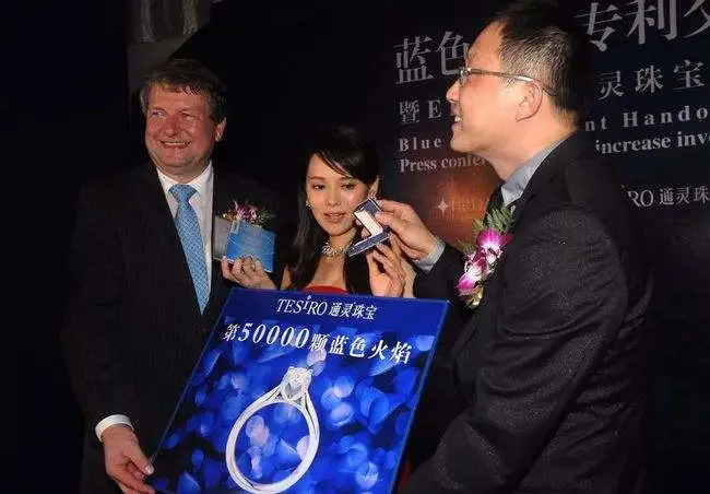 最强豪门“赘婿”，却被踢出公司！最自恋的霸总人设，装不下去了