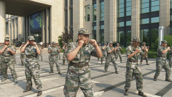 孝义市民兵应急连连部在鹏飞揭牌