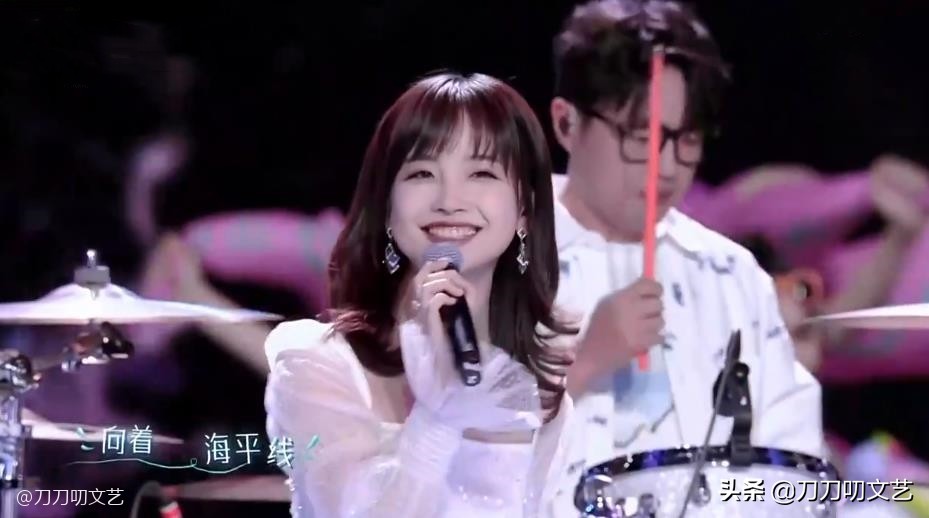 小年夜晚会惊艳时刻：王冰冰好甜，朱广权说唱稳，赵文卓帅到起飞