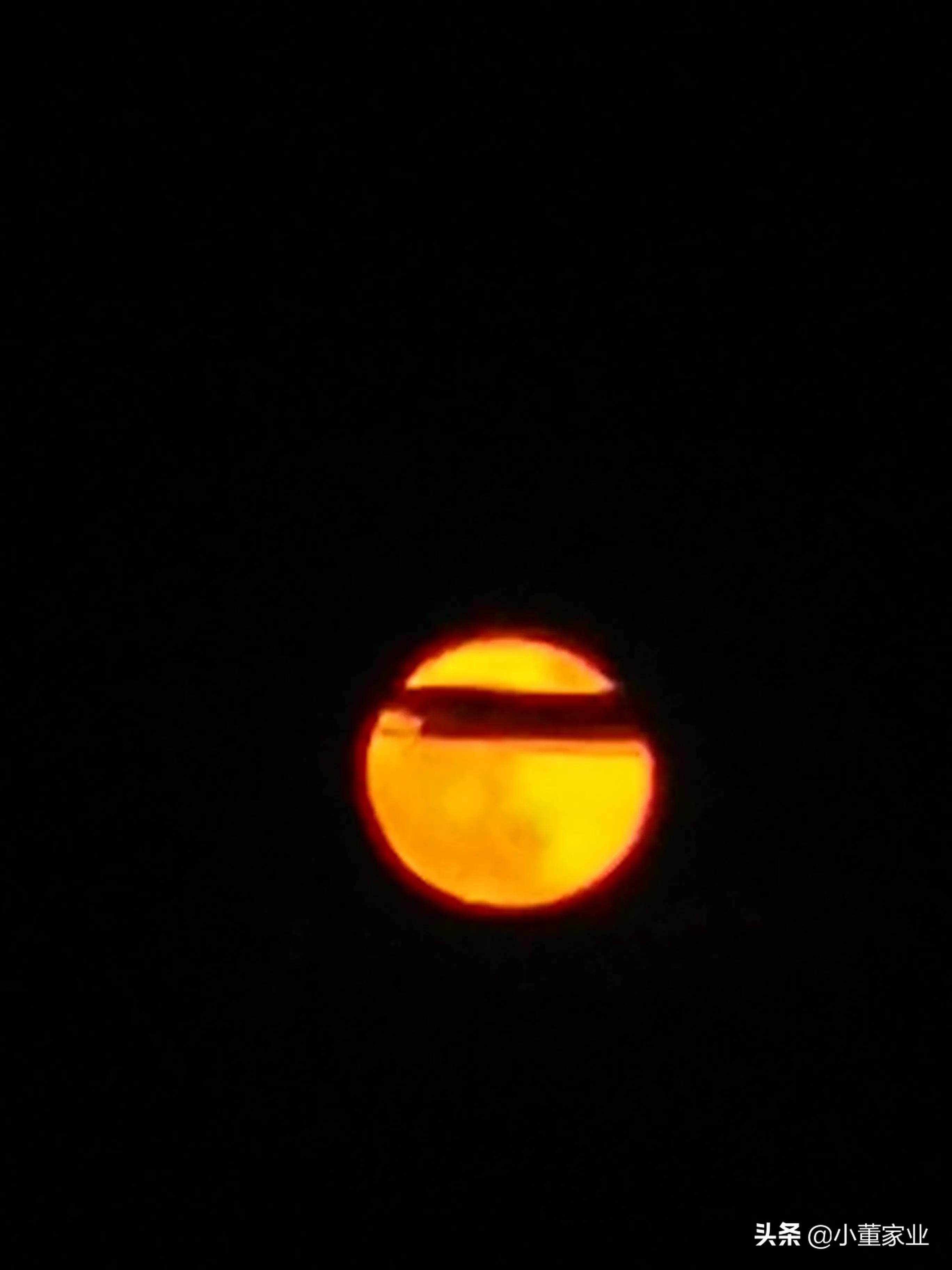 华为Mate20x专业模式拍到的红色月亮，难得一见