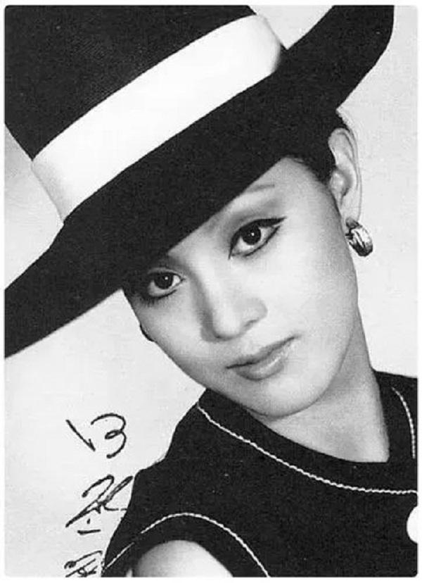 html target=_blank > b>何莉莉 /b> /a>:26岁嫁 a href=/article