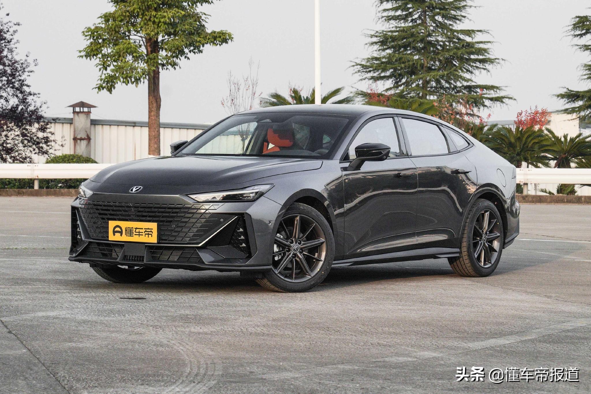 新车 | 电动尾翼加持！长安UNI-V正式上市，售10.89万元起