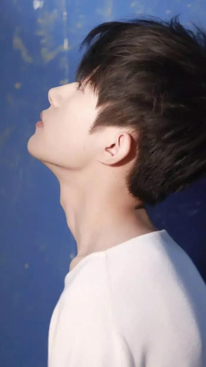 易烊千玺高清壁纸，每一张都好帅