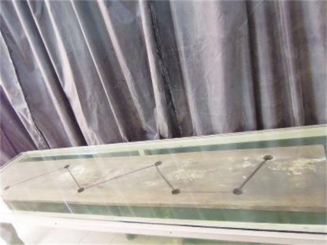 2008年，广西出土两口神秘石棺，棺材下方有蜘蛛网般的白色物体