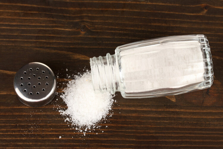 身体出现4个迹象，说明你吃的“盐”太多了！告诉你怎么吃才正确