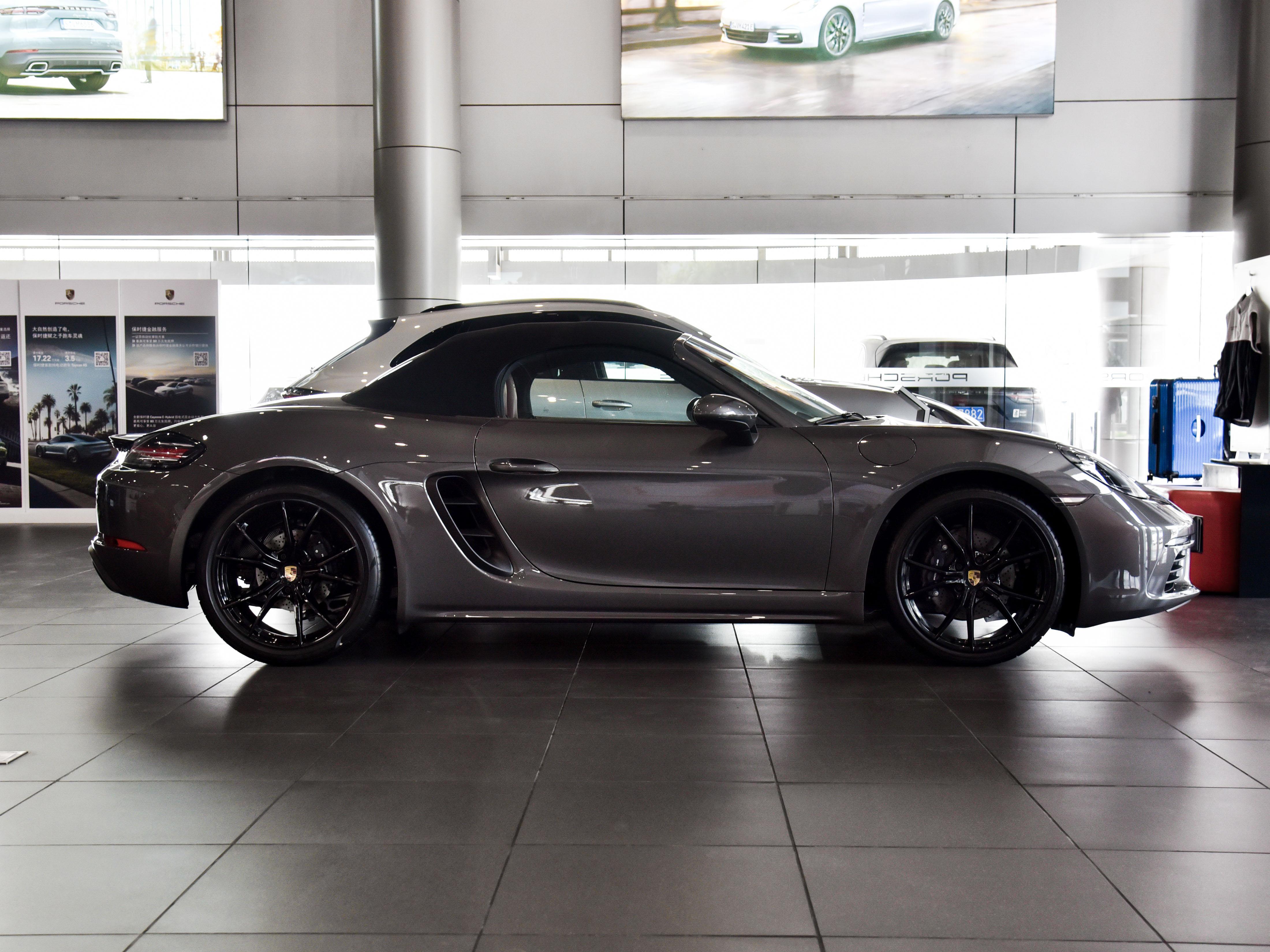 买得起的保时捷敞篷跑车,2.0t动力,变速箱结实,实拍保时捷718