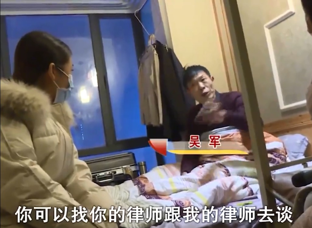 “网红”艾小雨：女大学生直播遇45岁大叔，4个月后两人发生关系