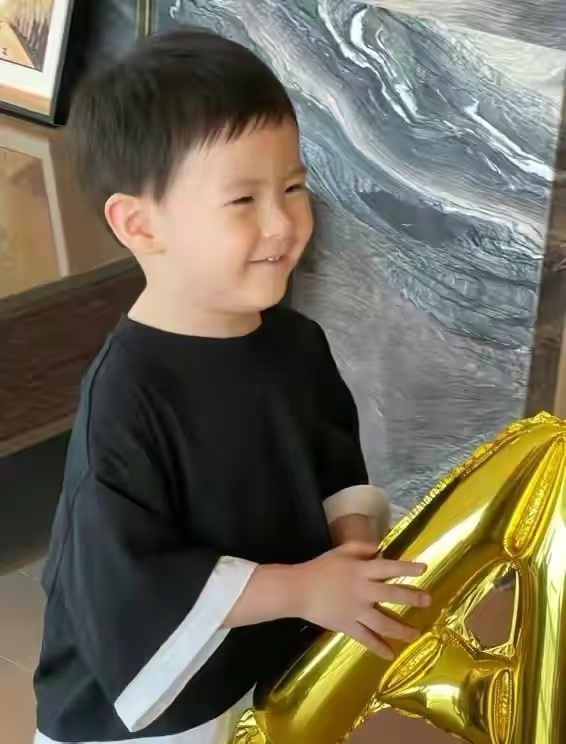 我们也希望沈腾一家和睦幸福,宝宝健康长大!