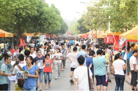 读大学期间，不参加校外活动、学生会、社团，对日后有影响吗？