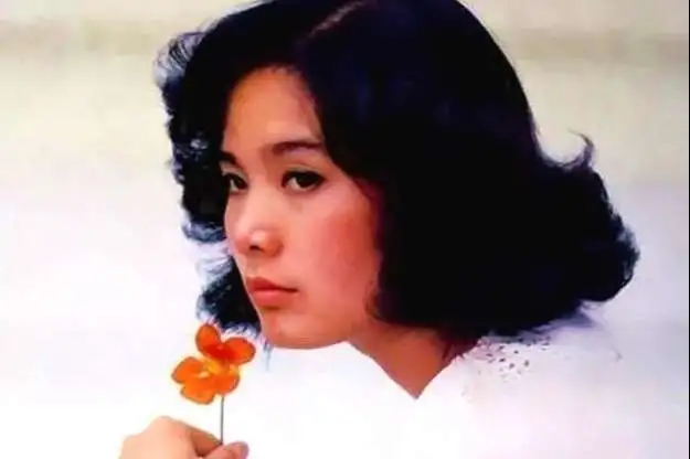 谁说她们只能演妈妈？这9位女星年轻时颜值惊人，不输现在流量花