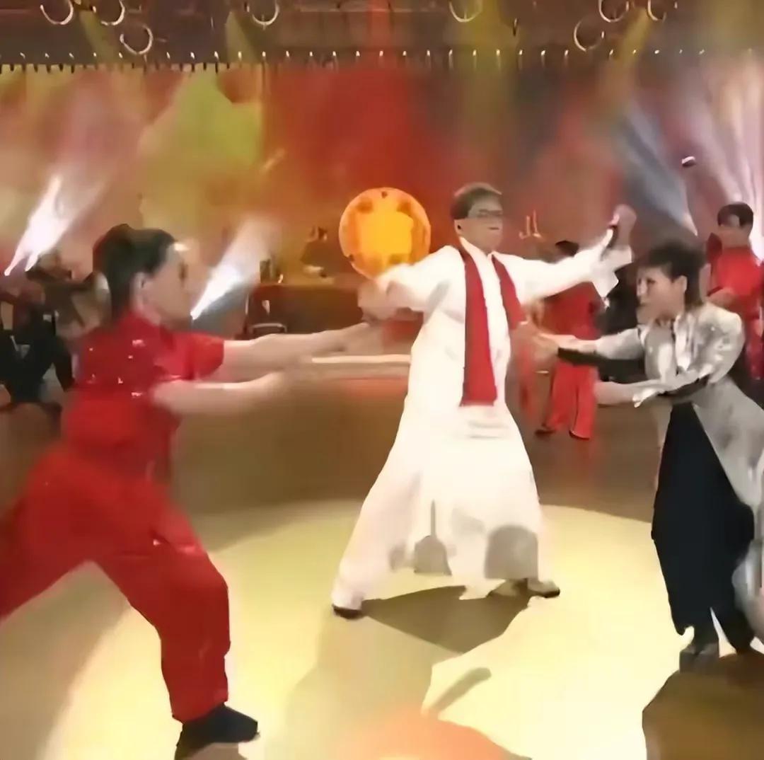 香港回归25周年众星齐聚！成龙好老刘德华气场强，霆锋伟霆似同龄