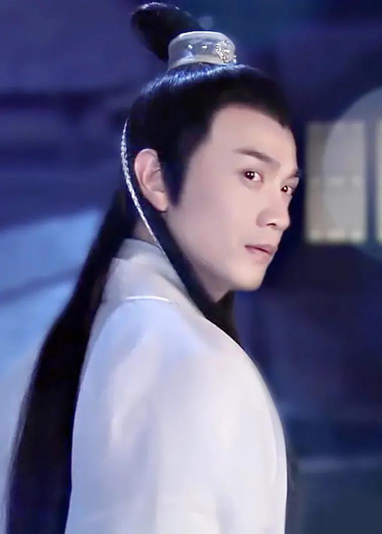 可能是在张智尧年轻拍戏时古装美男太多了,多到把这一颗珍珠都给忽略