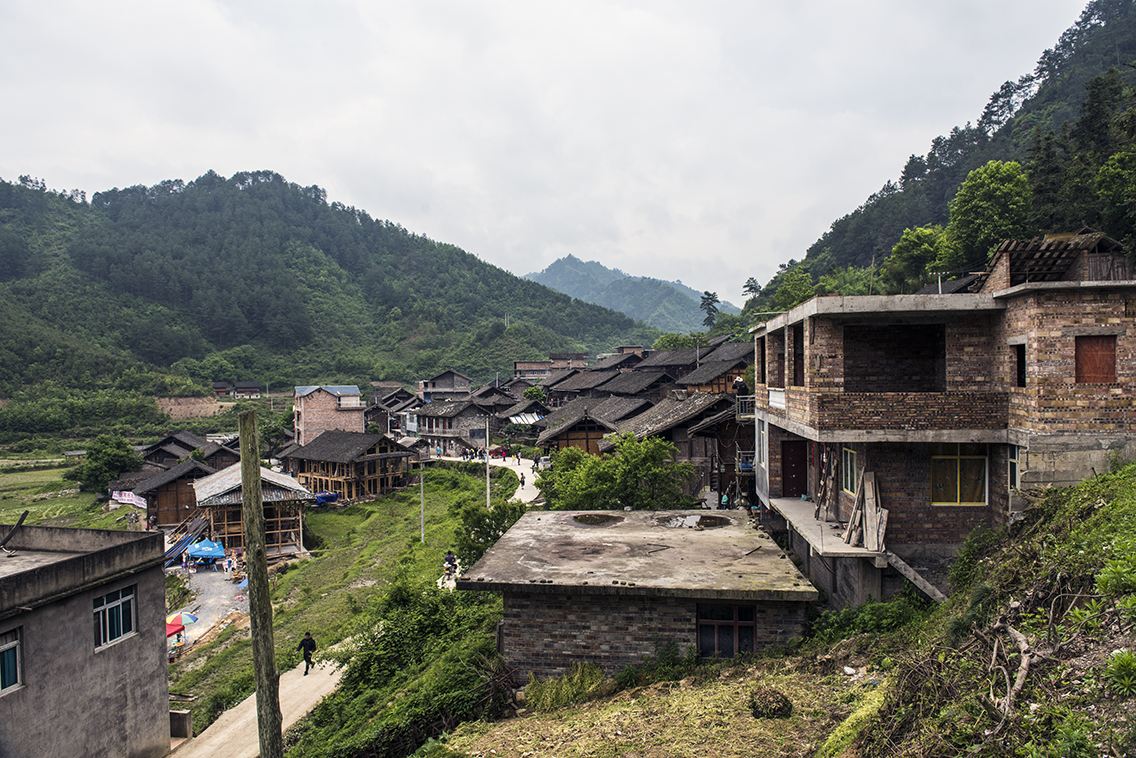 09年大学男生偷录女友视频，两人分手后，竟将不雅视频传到网络