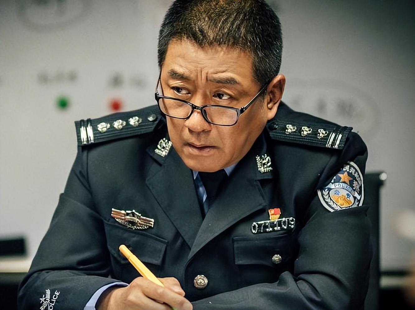 省厅老刑警对决县局保护伞首播飙升榜第一这剧有爆款气象