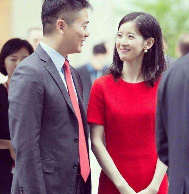 不知妻美刘强东，3段恋爱史4个女学生，每个女人都是人生转折点