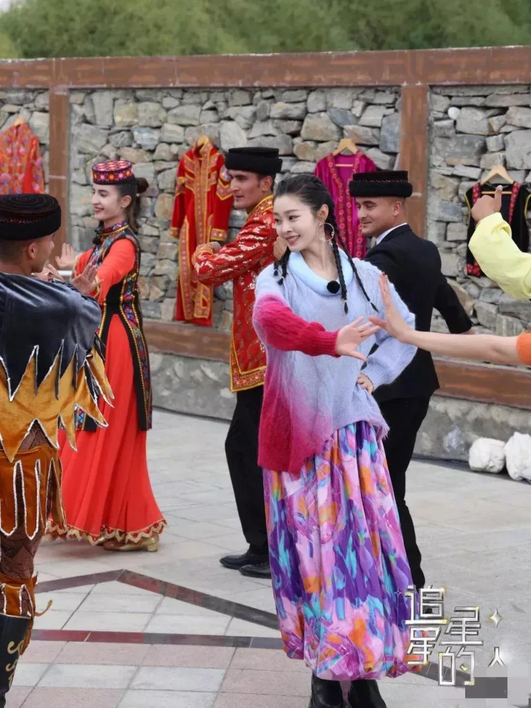 宋轶总是快乐甜美的样子，总能被这个姑娘的笑容打动