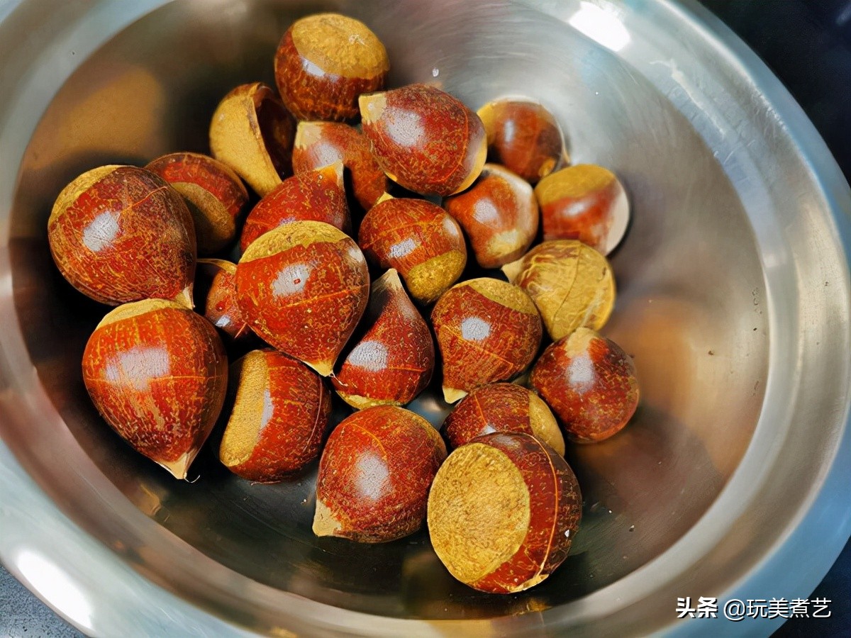 好吃到嗦手指头的南瓜、板栗围绕着排骨，就是香