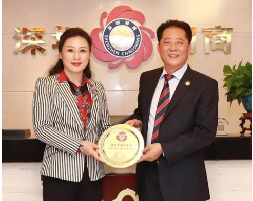 她是汕头大学女校长，39岁晋升教授、能力出众，深受广大学生爱戴