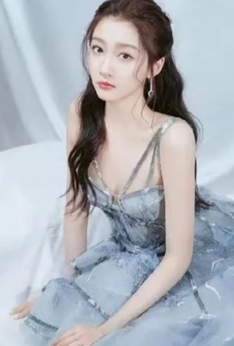 关晓彤：想要幸运，只有努力，想要走得更远，就是不断向前走