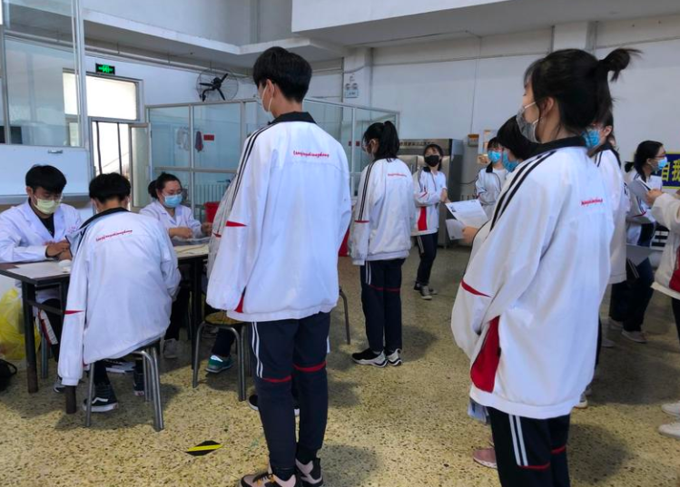 高考体检要求学生“全脱掉”？高三学生难以接受，医生：你想多了